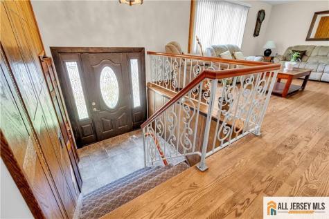 8 Whitehall Avenue Edison NJ 08820