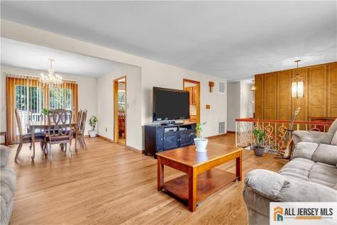 8 Whitehall Avenue Edison NJ 08820
