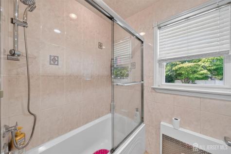 47 Albert Avenue Edison NJ 08837