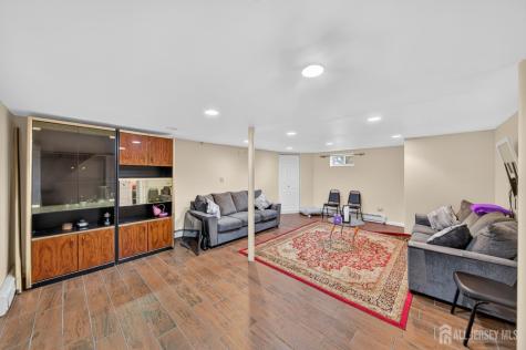 47 Albert Avenue Edison NJ 08837
