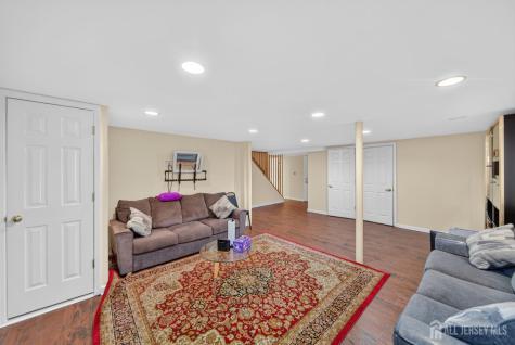 47 Albert Avenue Edison NJ 08837