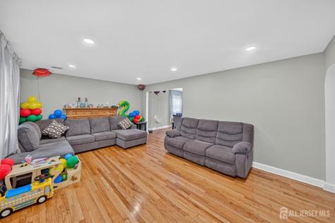 47 Albert Avenue Edison NJ 08837