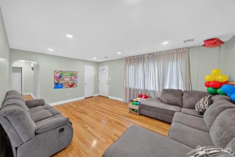 47 Albert Avenue Edison NJ 08837