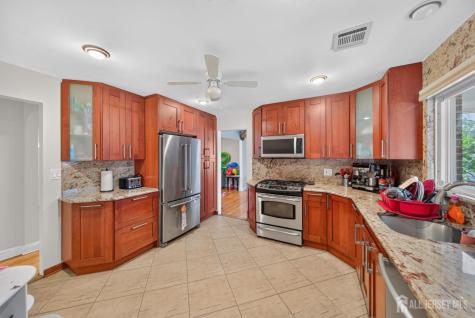 47 Albert Avenue Edison NJ 08837