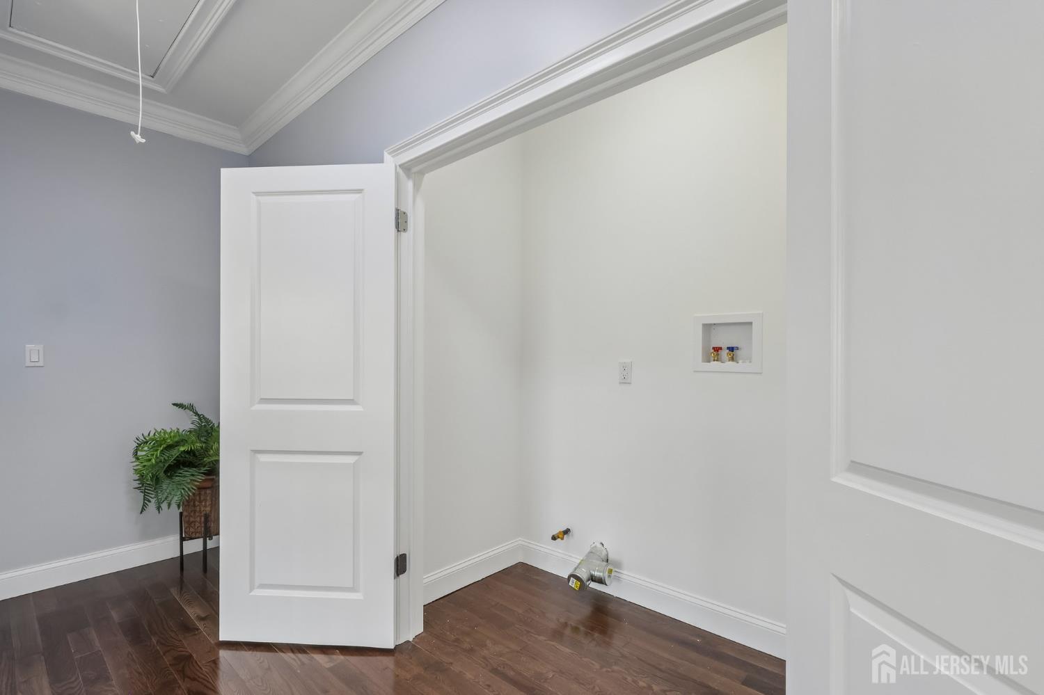 239 Suttons Lane Edison NJ 08817