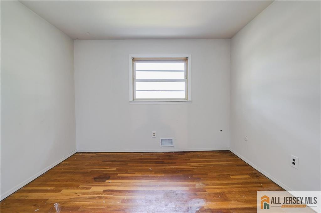 18 Kierst Street Sayreville NJ 08859