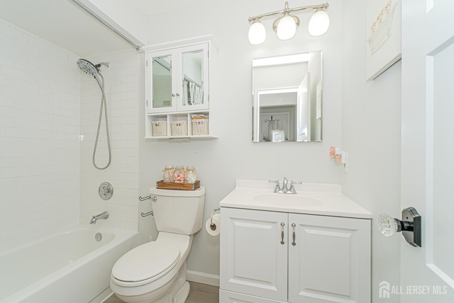 4 Shilling Way Jackson NJ 08527