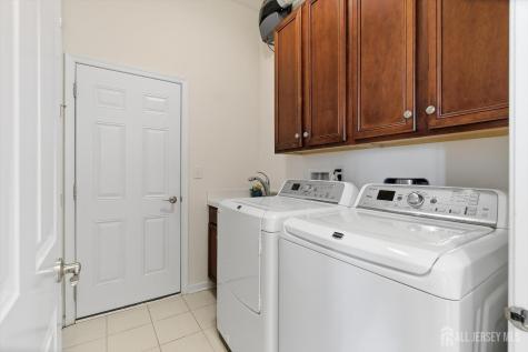 10 Iverness Court Lacey NJ 08731