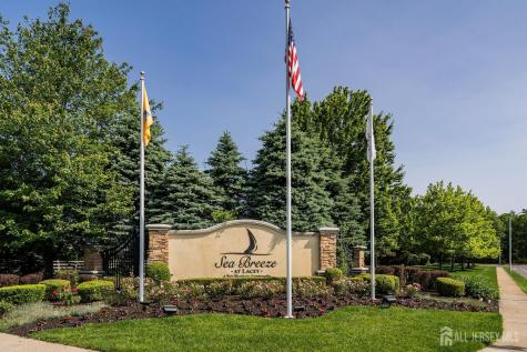 10 Iverness Court Lacey NJ 08731