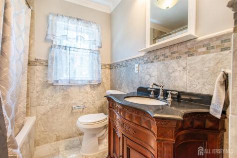 146 Giles Avenue Middlesex NJ 08846