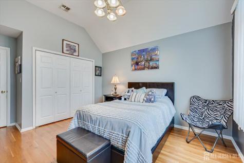 15 Alexander Court South River NJ 08882