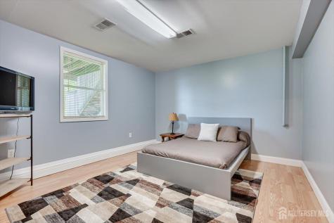 15 Alexander Court South River NJ 08882