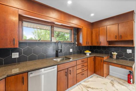 24 Cambridge Road South Brunswick NJ 08824
