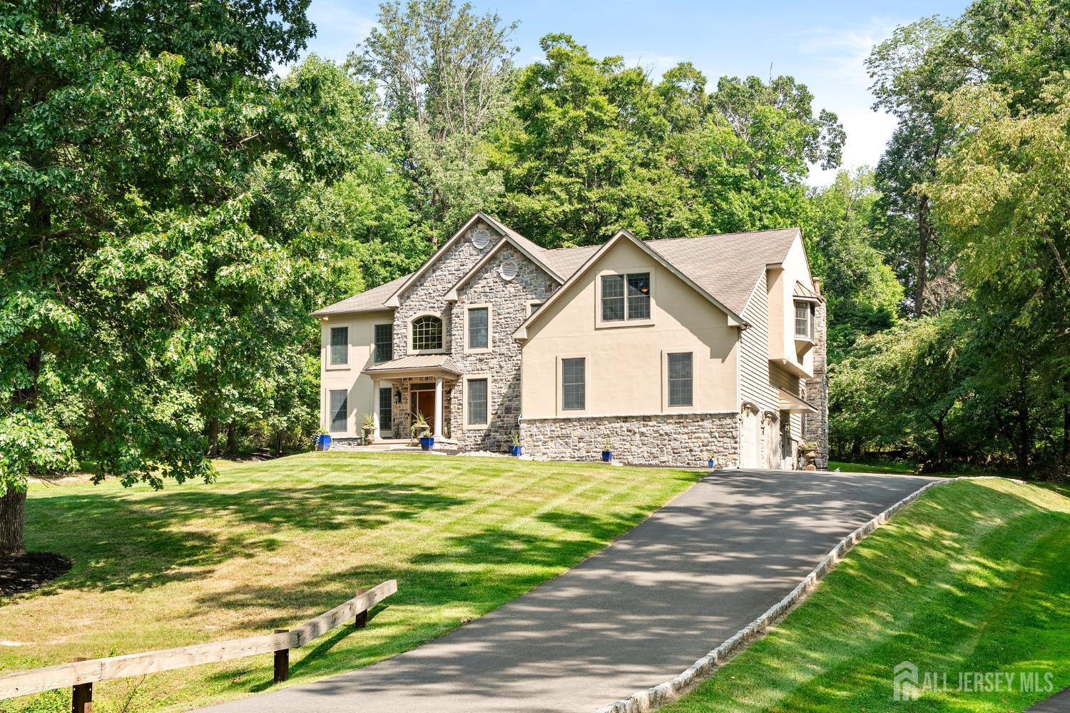 12 Mountain View Court Ewing NJ 08628