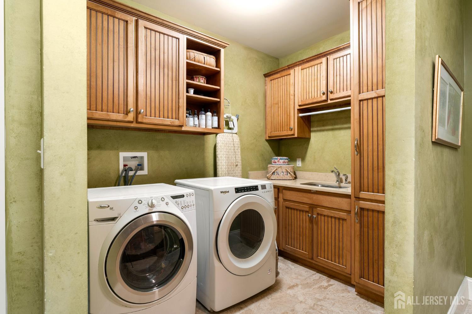 12 Mountain View Court Ewing NJ 08628