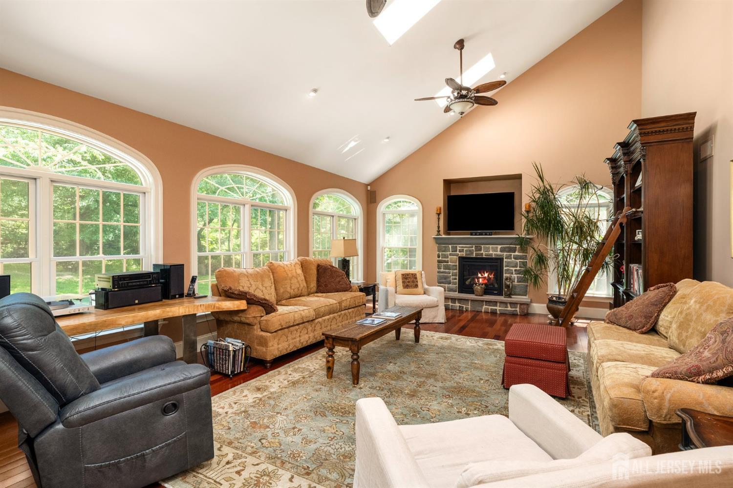 12 Mountain View Court Ewing NJ 08628