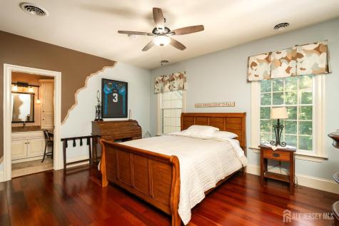 12 Mountain View Court Ewing NJ 08628