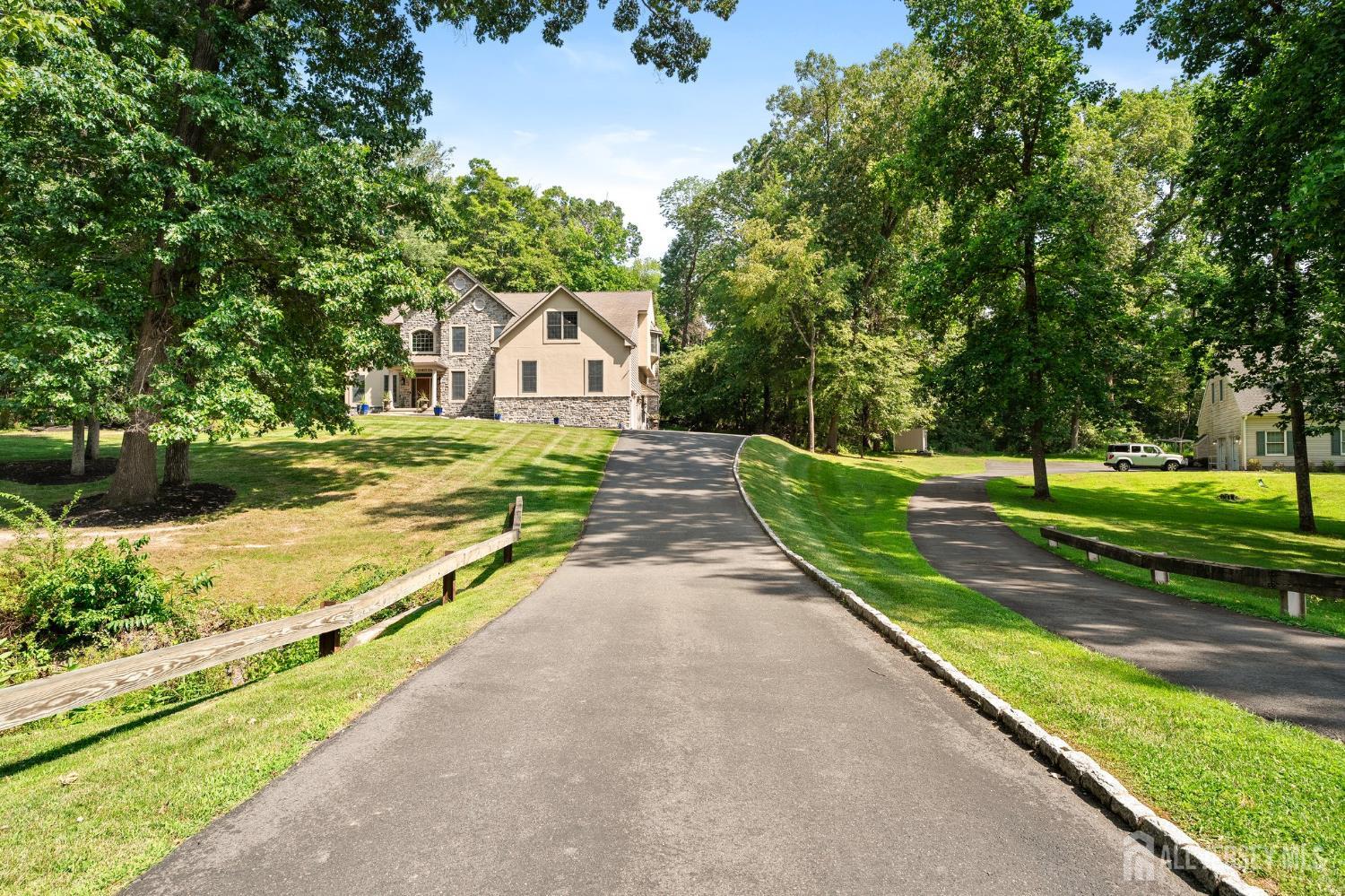 12 Mountain View Court Ewing NJ 08628