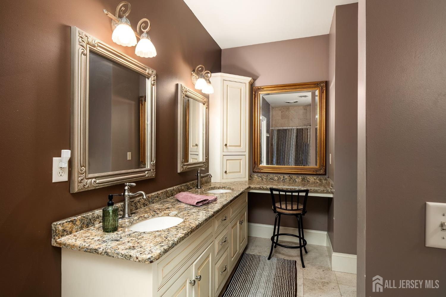 12 Mountain View Court Ewing NJ 08628
