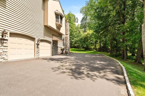 12 Mountain View Court Ewing NJ 08628