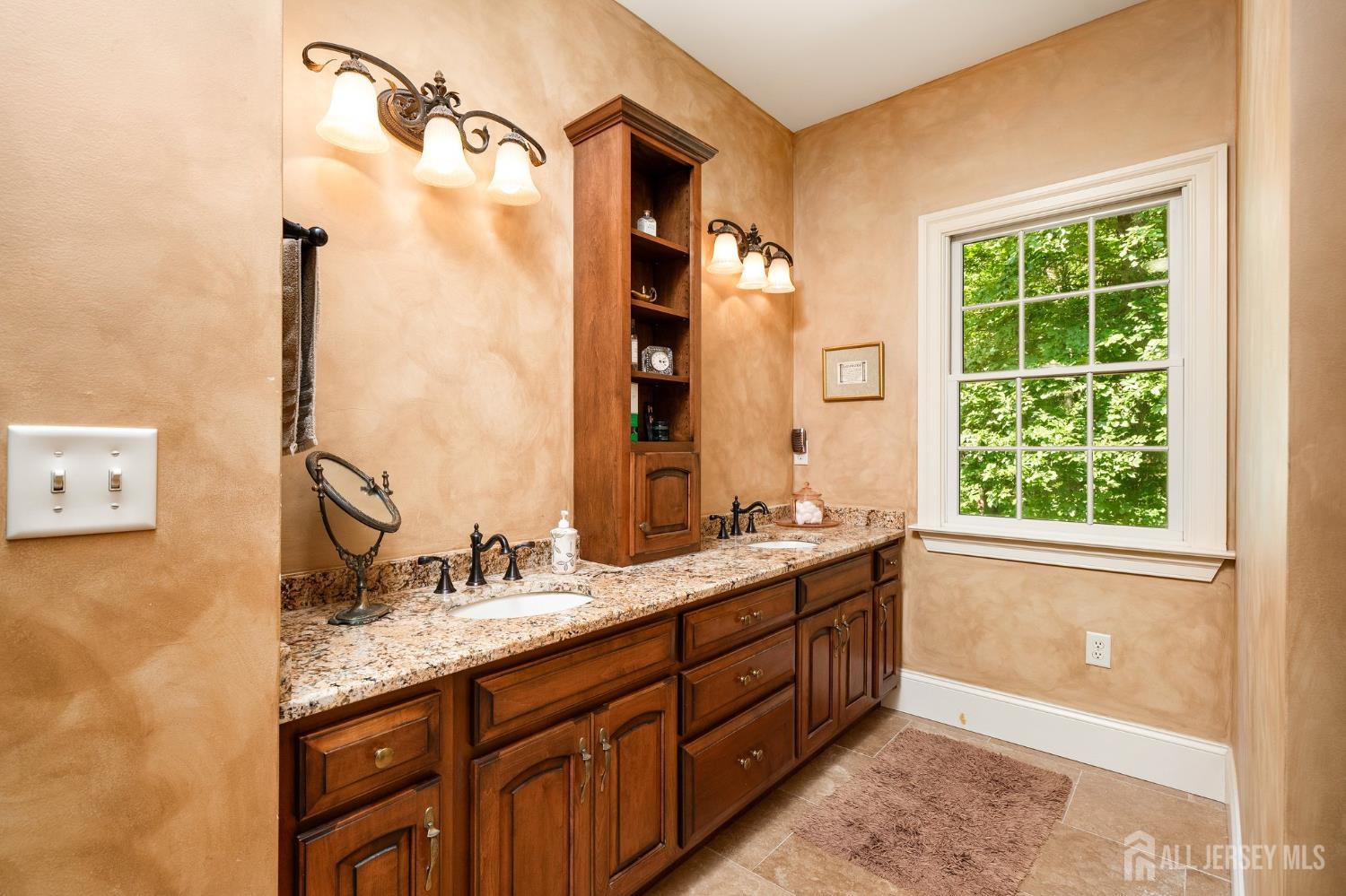 12 Mountain View Court Ewing NJ 08628