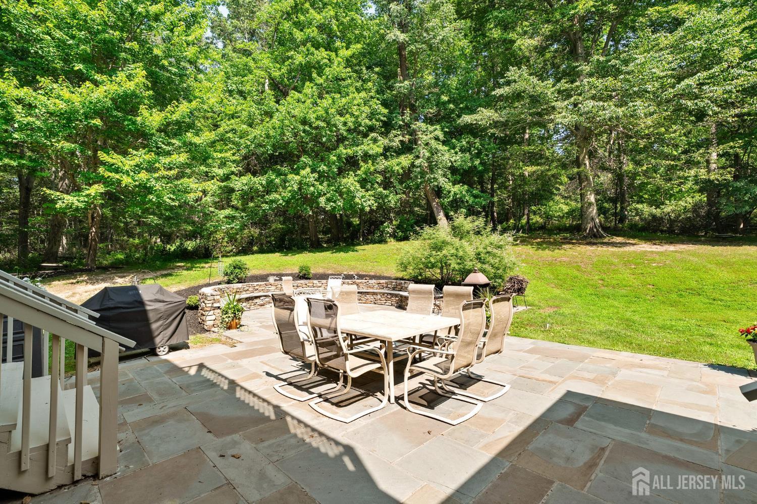 12 Mountain View Court Ewing NJ 08628