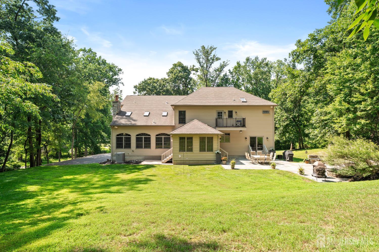 12 Mountain View Court Ewing NJ 08628