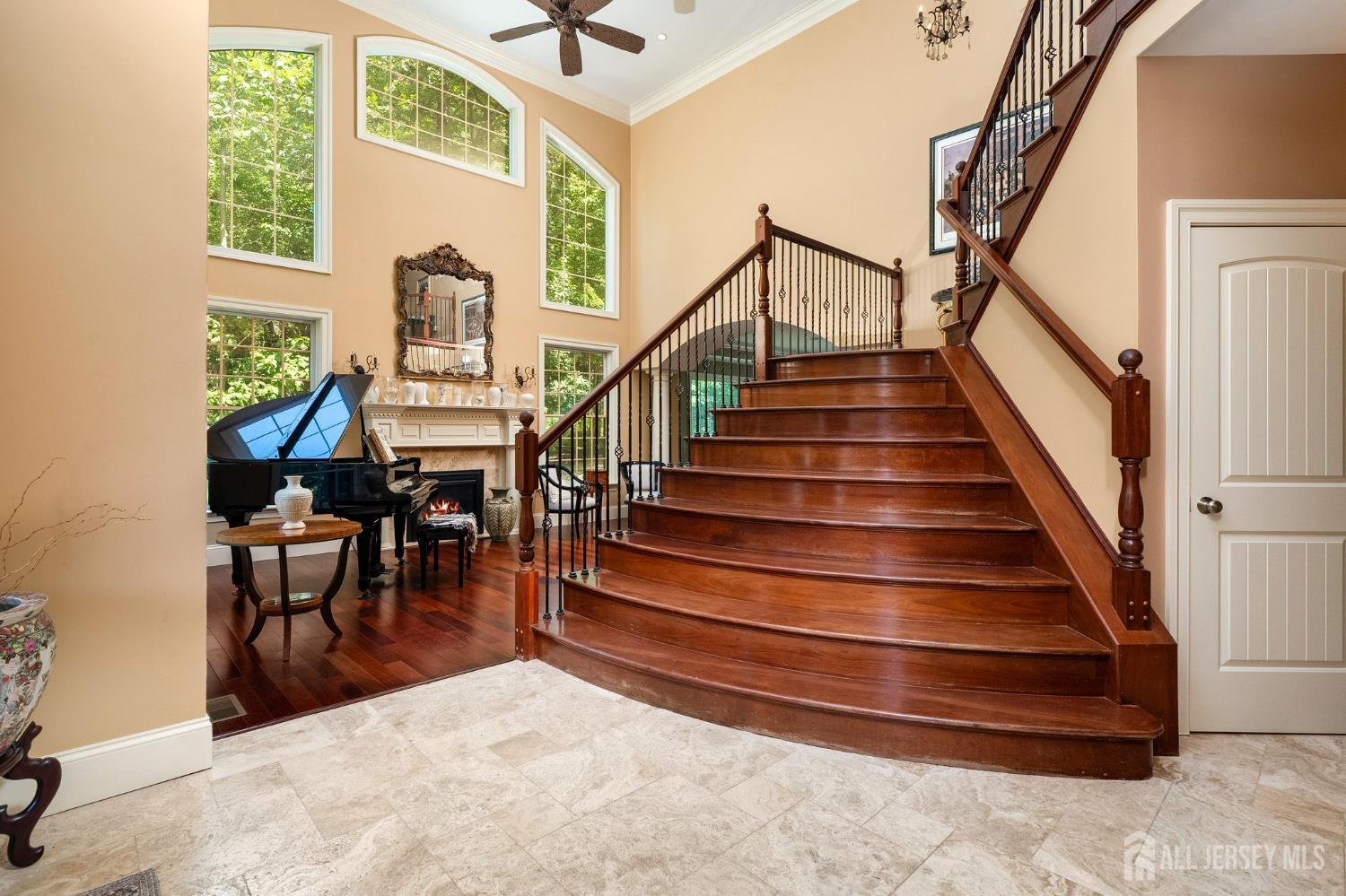 12 Mountain View Court Ewing NJ 08628