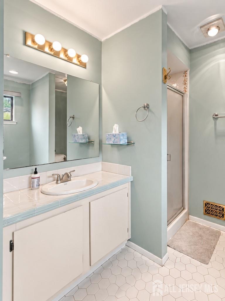 18 Oxford Lane Middletown NJ 07748
