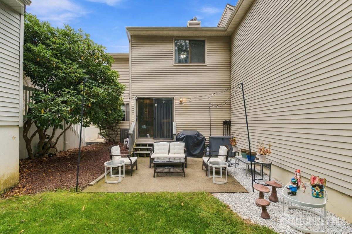 18 Oxford Lane Middletown NJ 07748
