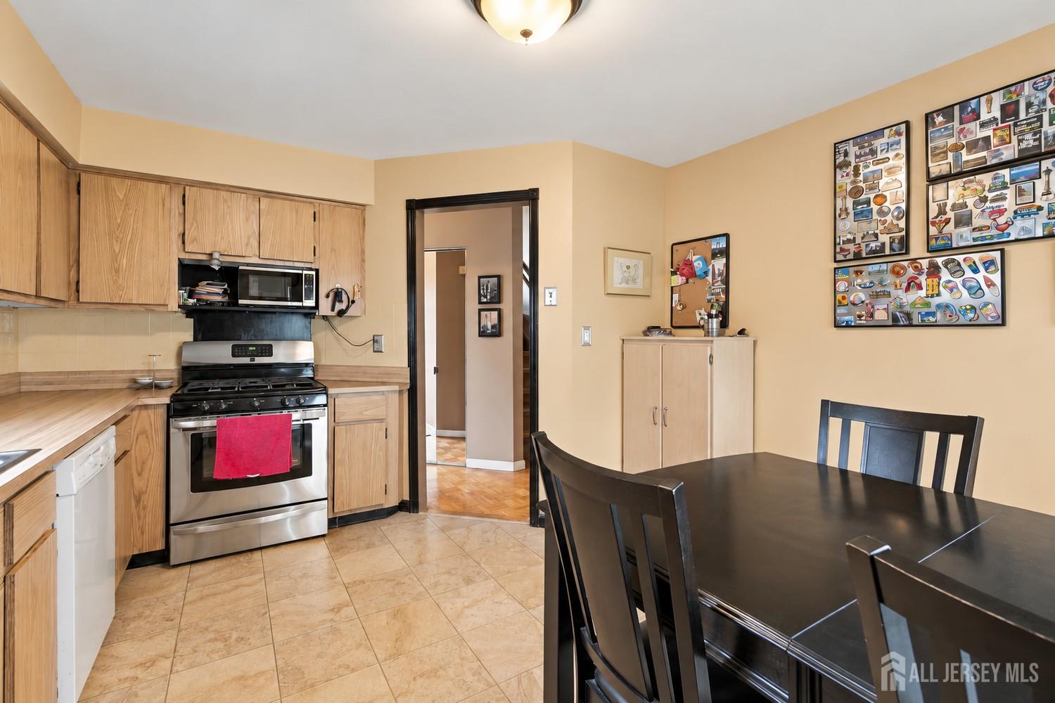 18 Oxford Lane Middletown NJ 07748