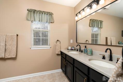 17 Dogwood Lane Hamilton NJ 08690