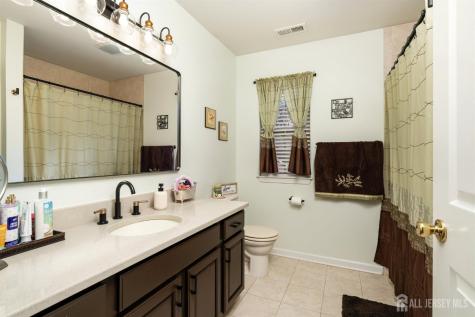 17 Dogwood Lane Hamilton NJ 08690