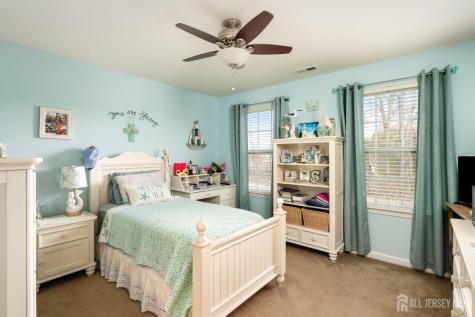 17 Dogwood Lane Hamilton NJ 08690