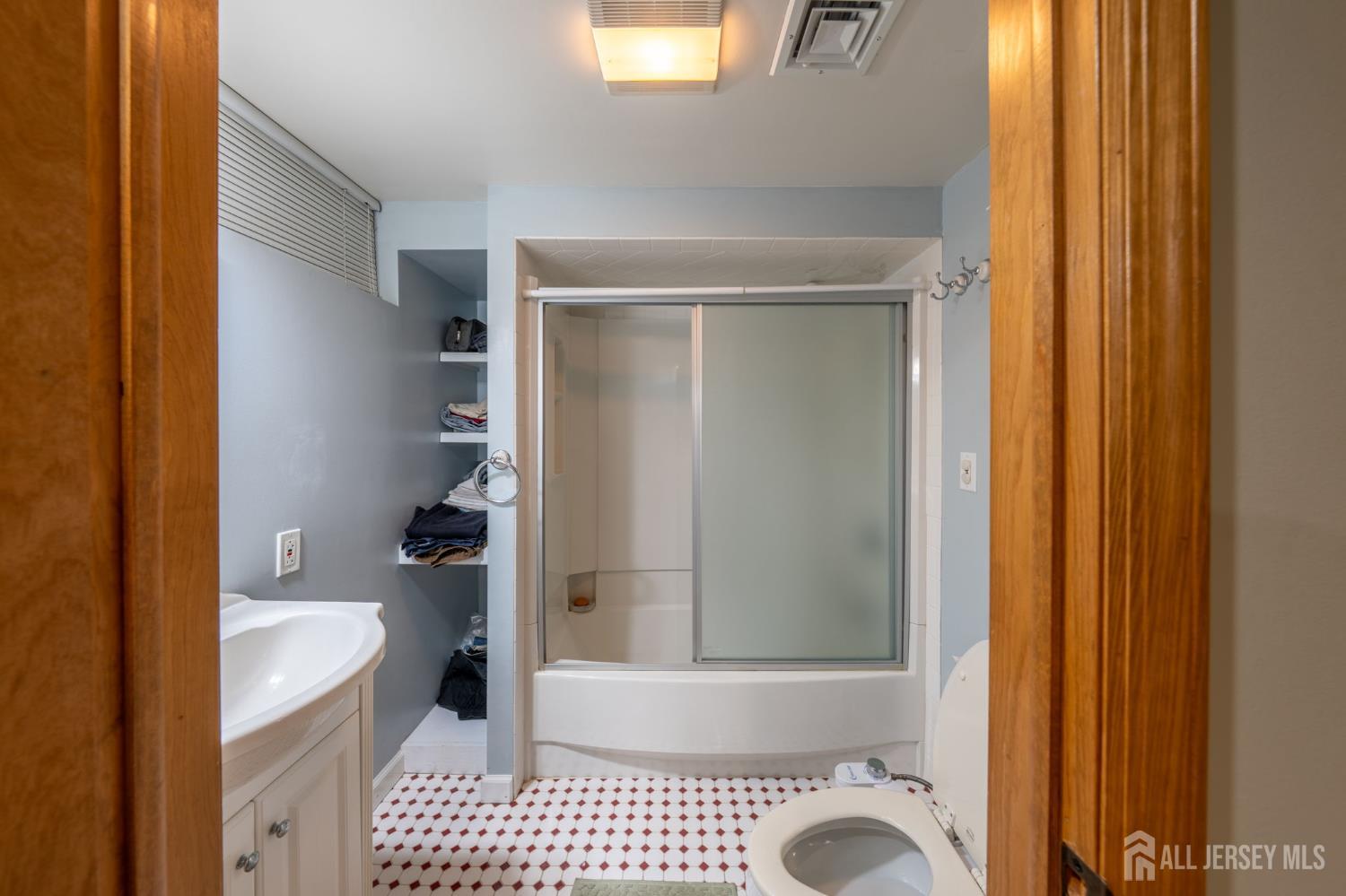 41 Clover Avenue Colonia NJ 07067