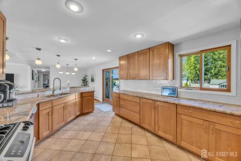71 Pine Street Spotswood NJ 08884
