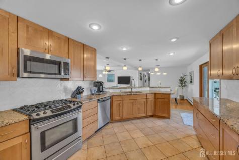 71 Pine Street Spotswood NJ 08884