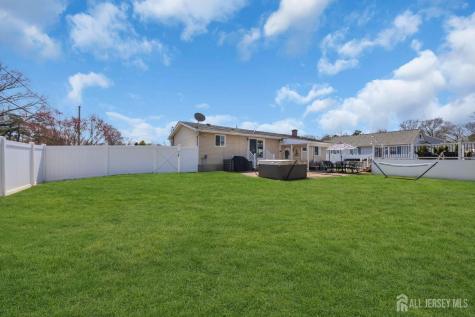 71 Pine Street Spotswood NJ 08884