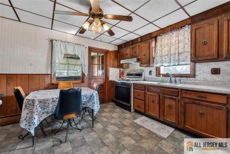 222 Remsen Avenue Avenel NJ 07001
