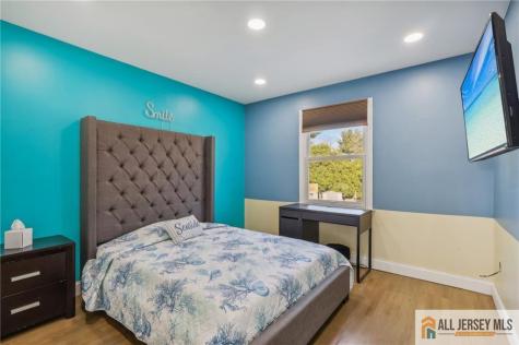 321 Snowgoose Lane Harrison NJ 08062