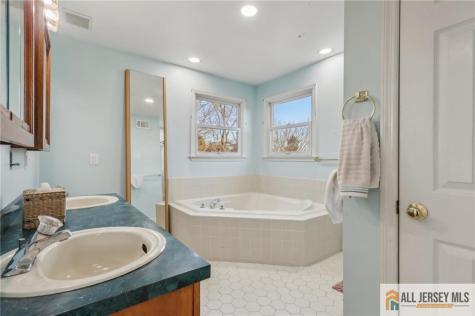 321 Snowgoose Lane Harrison NJ 08062