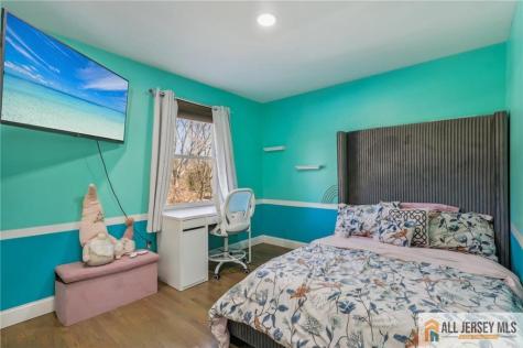 321 Snowgoose Lane Harrison NJ 08062