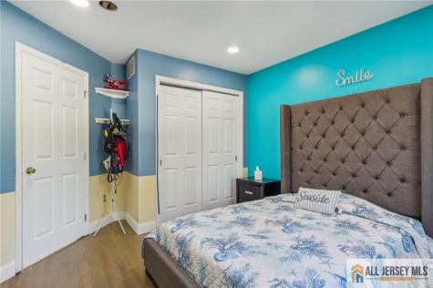 321 Snowgoose Lane Harrison NJ 08062