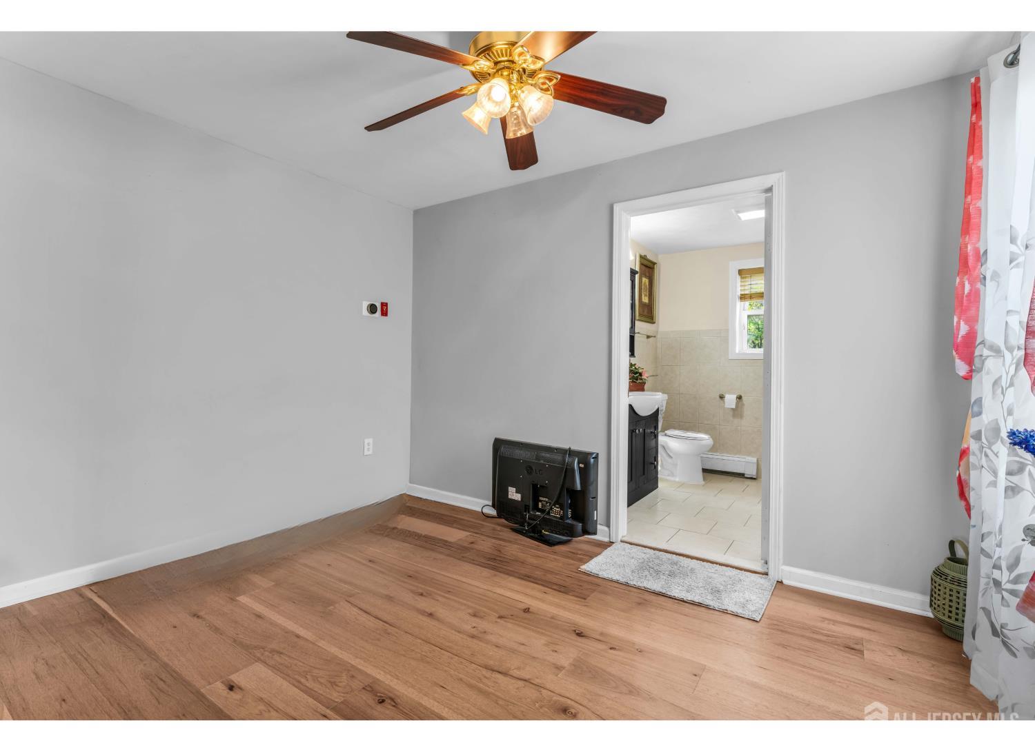 12 Jacobson Street Sayreville NJ 08872