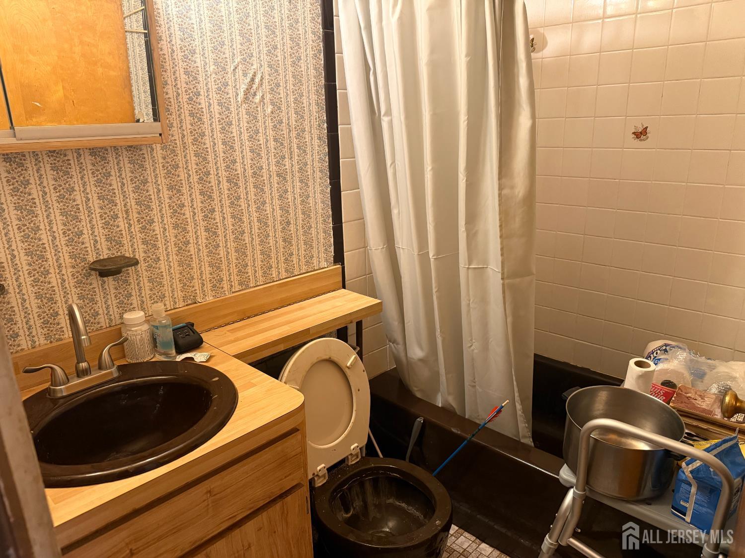 409 Giles Avenue Middlesex NJ 08846