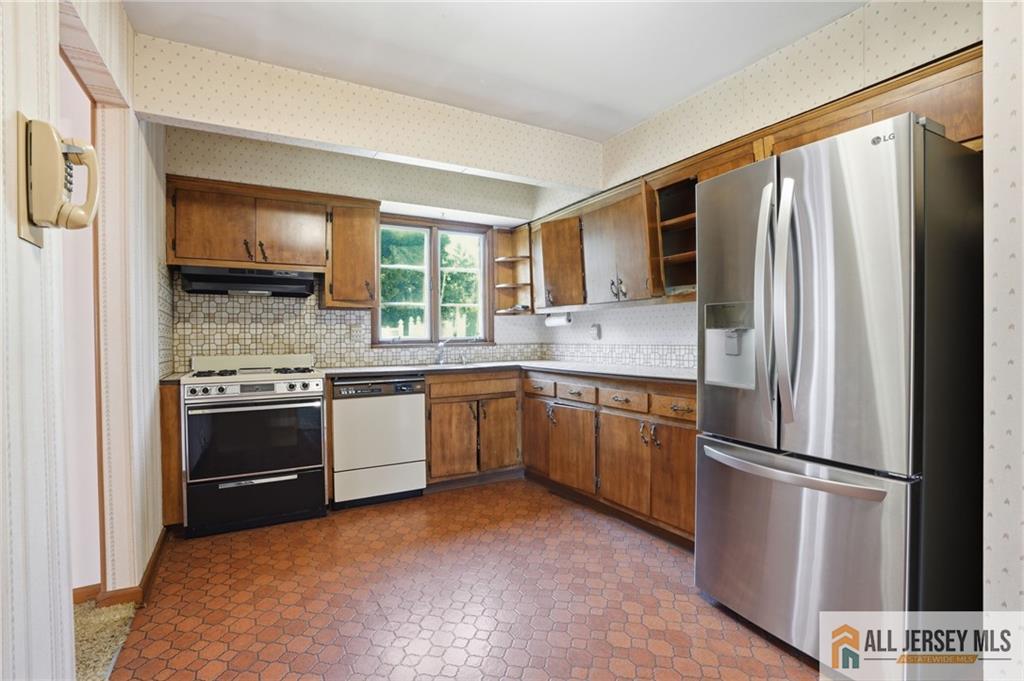 11 Reo Court Colonia NJ 07067