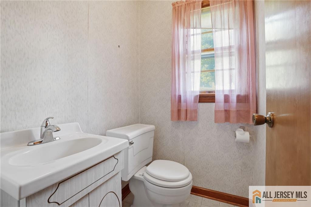 11 Reo Court Colonia NJ 07067