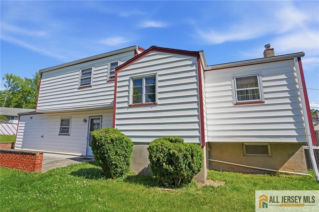 11 Reo Court Colonia NJ 07067