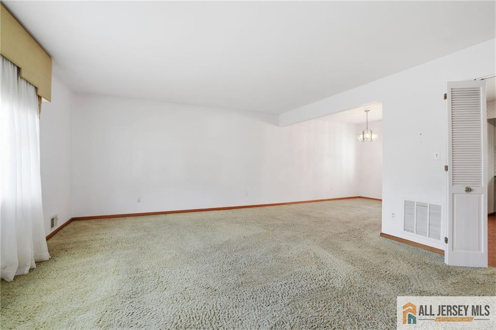 11 Reo Court Colonia NJ 07067