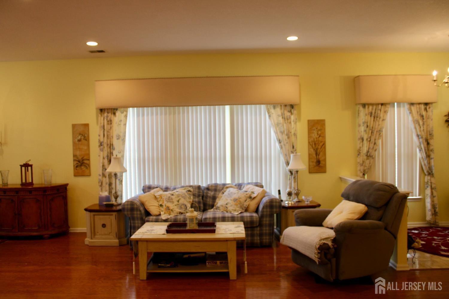 4 Summerlawn Drive Lakewood NJ 08701